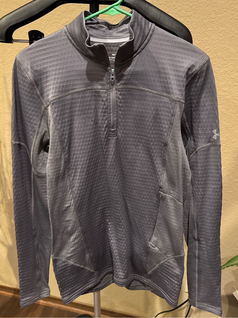 Under Armour Men’s Charcoal Gray Quarter-Zip Lightweight Pullover